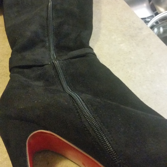 Christian Loubutin suede boots size 8.5 - Picture 2 of 4